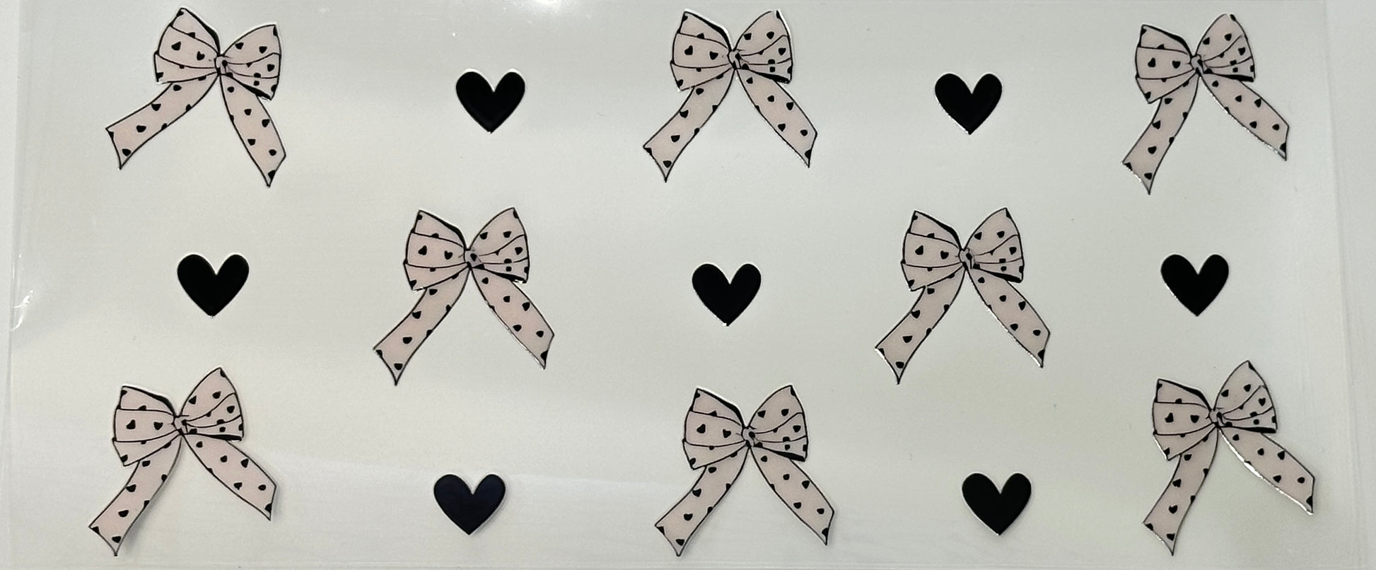 Pattern of bows and hearts 