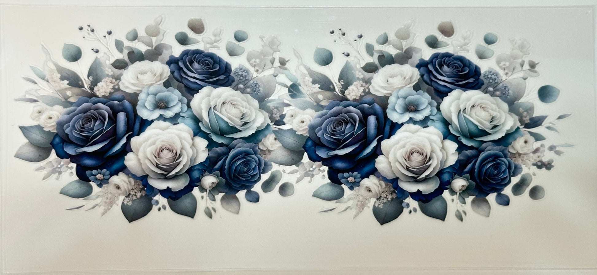 Decorative arrangement of blue and white flowers 