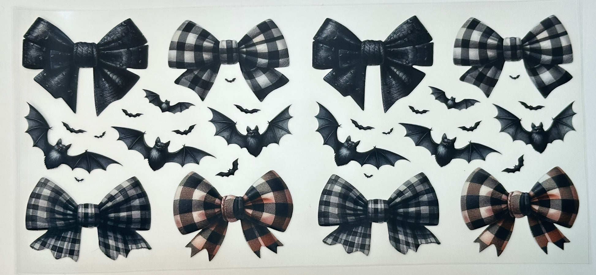 Set of decorative bows and bats 