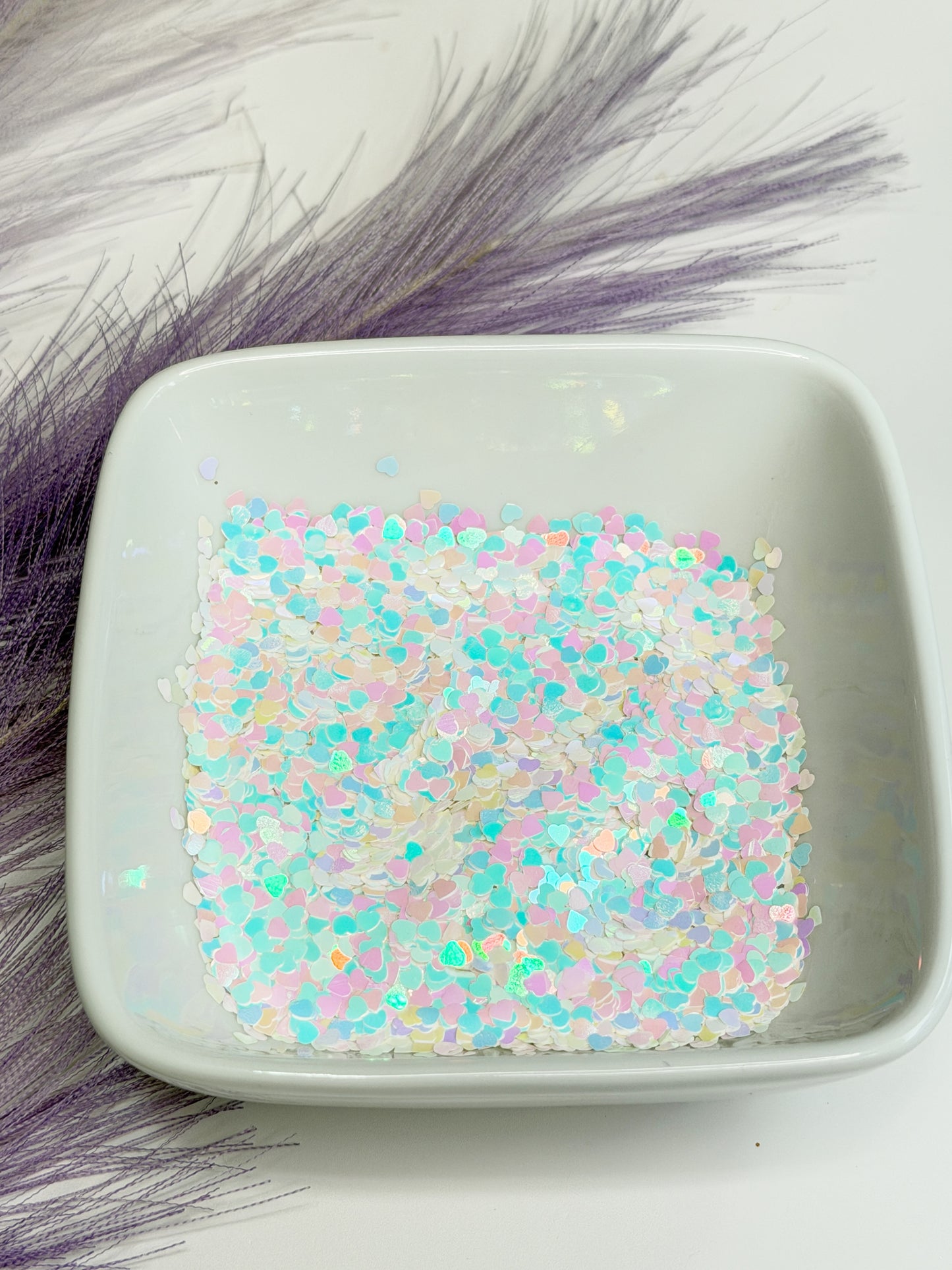 H117 AB White Hearts Glitter